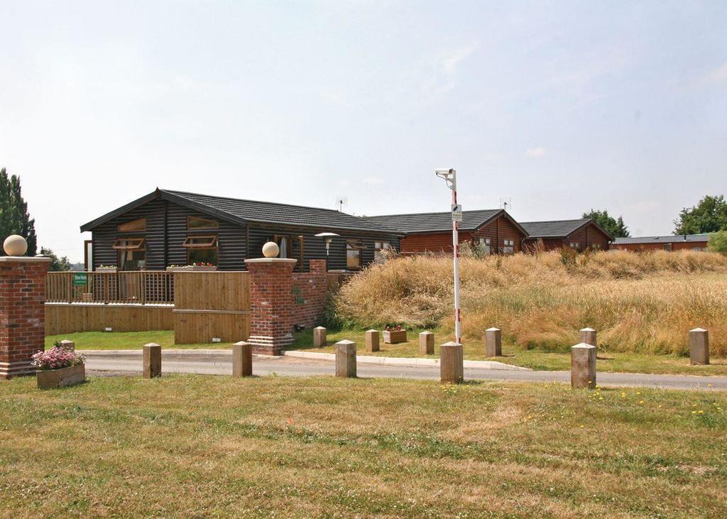 Weston Wood Lodges Melbourne  Ngoại thất bức ảnh